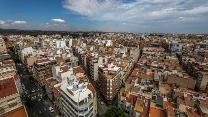 El SEPE busca personal para trabajar en Elche: contrato indefinido y jornada completa