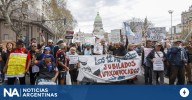 Los jubilados marchan alrededor del Congreso