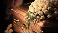 Un hombre aparece vivo en su propio funeral tras ser declarado muerto en Argentina