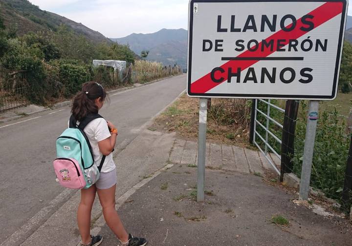 Las tres menores de Lena continúan sin poder ir a clase: «Dicen que no encuentran transportista»