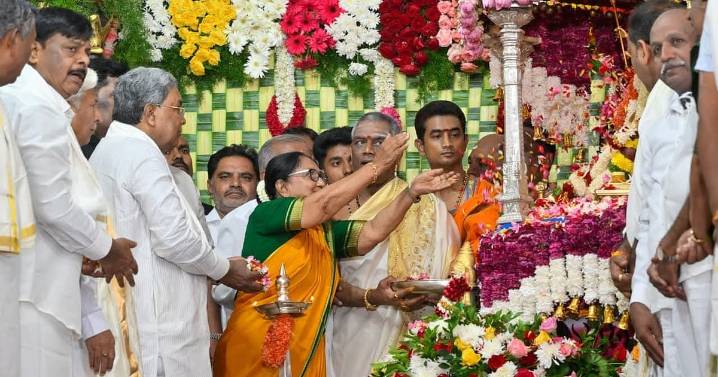 Banu Mushtaq inaugurates Mysuru Dasara 2025, calls for peace and harmony