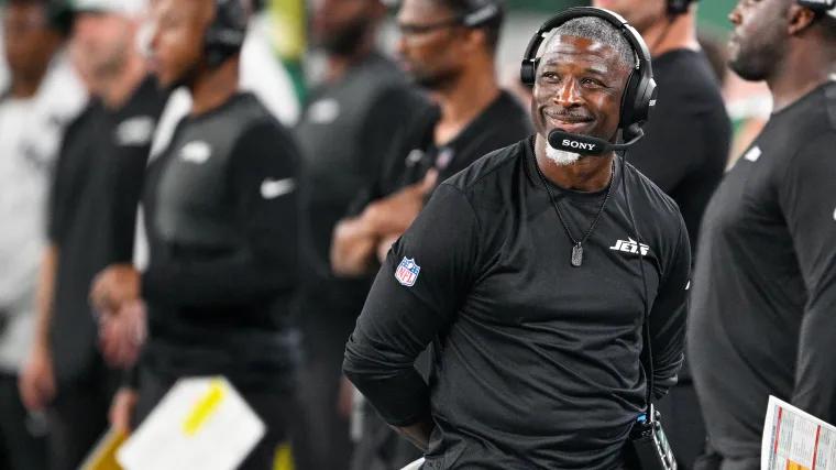Jets' Aaron Glenn breaks out dance after Will McDonald's blocked field goal TD vs Bucs