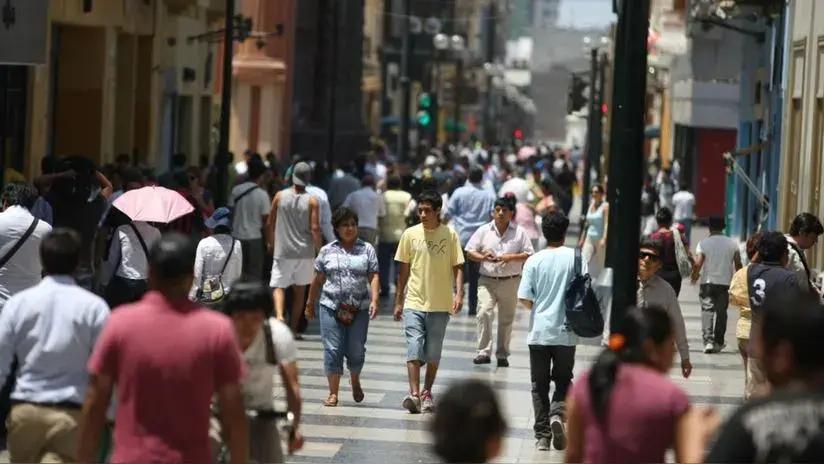 Ex Defensor del Pueblo Walter Gutiérrez: “en el Perú la democracia se viene debilitando”