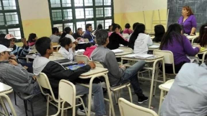 Sólo 1 de cada 10 alumnos termina la secundaria en tiempo y forma