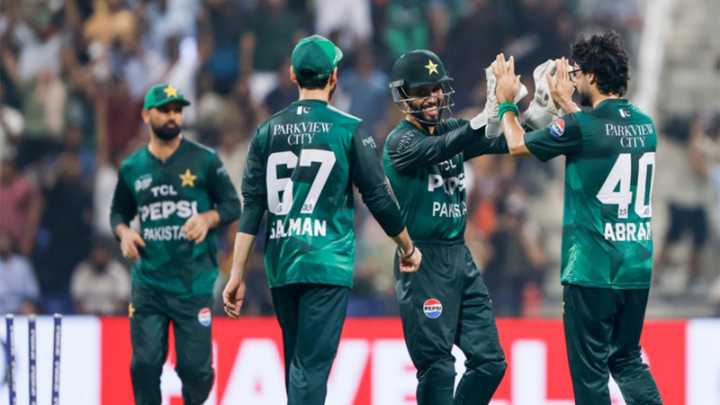 Talat, Nawaz hold nerves to inspire Pakistan to crucial victory over Sri Lanka