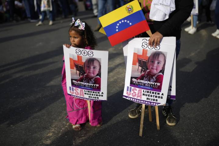 Venezolanas expulsadas solicitan apoyo a Melania Trump para reunirse con sus hijos