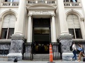Con el dólar en el techo, todas las miradas apuntan al Banco Central