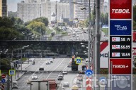 Rusia enfrenta alza récord en precios de gasolina y escasez en varias regiones