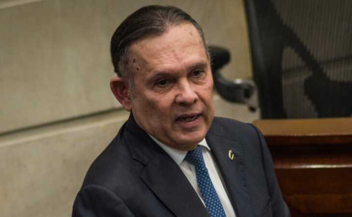 Sé cómo derrotar a Petro, en el Senado ya lo hice como ocho veces: Cepeda