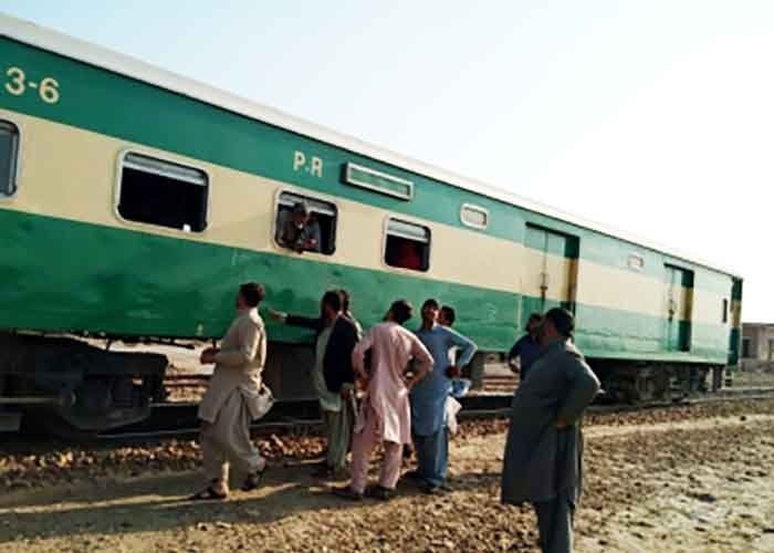 Pakistan: 12 people injured as Jaffar Express derails after blast in Balochistan