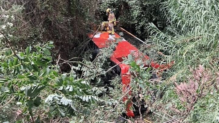 Un autobús con turistas vuelca en Santa Susanna (Barcelona) y deja dos heridos graves