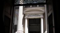 El Banco Central tuvo que vender US$678 millones para contener la suba del dólar, la cifra más alta desde la salida del cepo