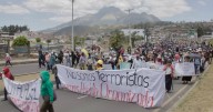 Violenta jornada en Ecuador por paro nacional: manifestante indígena fallecido y militares heridos en emboscada