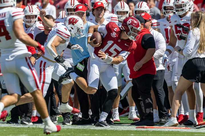 Alabama's Ty Simpson reacts to 382-yard, 4-TD performance against Wisconsin; Kalen DeBoer talks drops