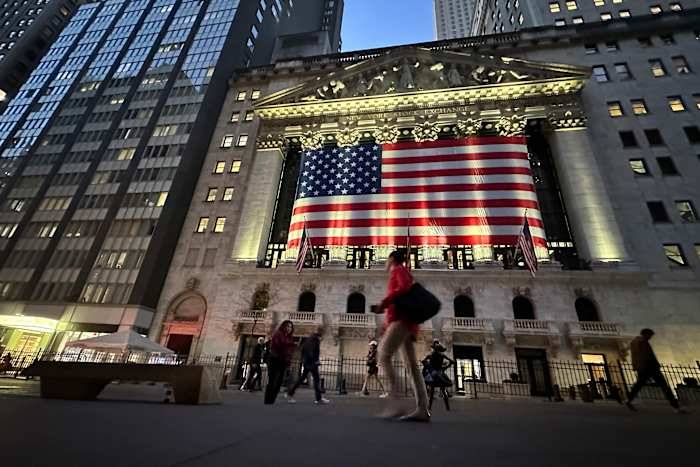 Asian shares trade mostly higher after Wall Street snaps its 3
