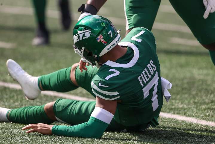 Ex-Steelers QB Justin Fields injured in disastrous second start with Jets