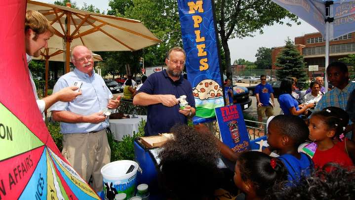 Jerry quits Ben & Jerry's, saying its independence on social issues has been stifled