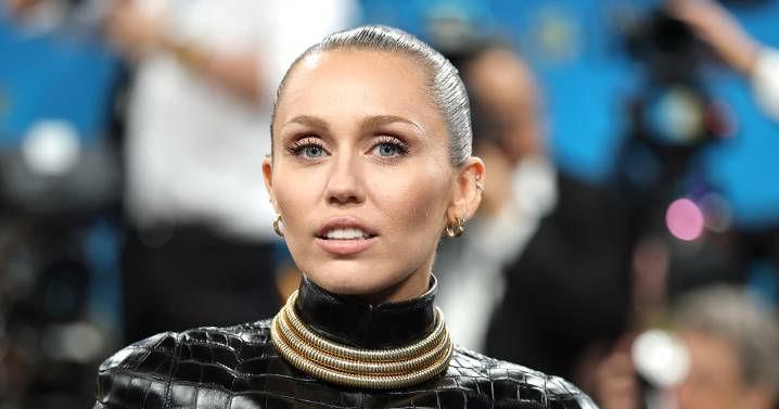Miley Cyrus Dedicates New Song With Lindsey Buckingham, Mick Fleetwood to Dad Billy Ray Cyrus