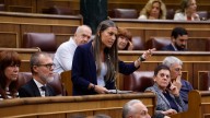 Junts pacta con Consumo blindar el catalán en la ley de atención al cliente en las grandes empresas