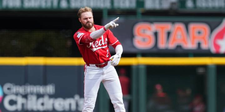 Reds sweep Cubs to move into final National League Wild Card spot