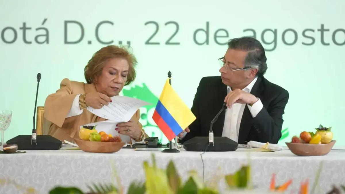 'Que la Celac se pronuncie con firmeza rechazando el despliegue militar': canciller Rosa Villavicencio por tensión entre Estados Unidos y Venezuela