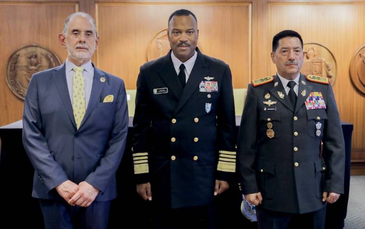 Alvin Holsey, comandante del Comando Sur de EE. UU., visitó Ecuador y se reunió con mandos militares
