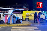Aparatoso choque en el Boulevard de Manzanillo deja dos lesionados y cuantiosos daños materiales