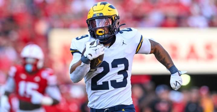 With the pass attack struggling, Michigan went back to its ‘smash’ roots in win at Nebraska