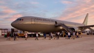 Vuelo de expulsión: Gobierno deportó 65 extranjeros a Colombia y República Dominicana
