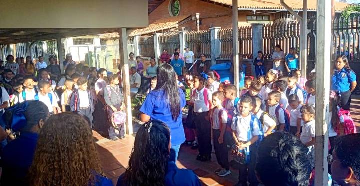 Con alegría y entusiasmo inicia período escolar en Ezequiel Zamora