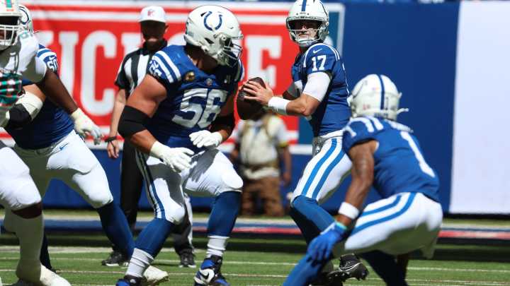 Colts defeat Dolphins 33-8, QB Daniel Jones scores 3 touchdowns
