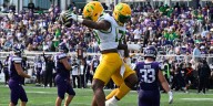 No. 4 Oregon cruises past Northwestern 34