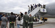 Llegará a Buenos Aires el primer vuelo con argentinos deportados desde EE.UU. por Donald Trump