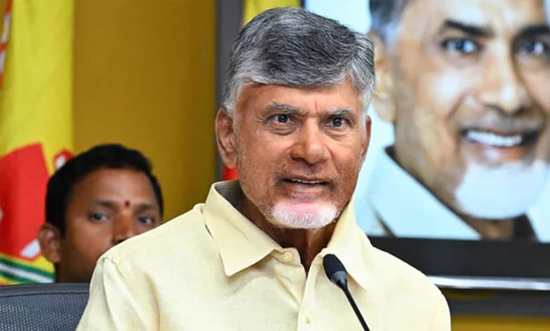 Vivekananda Reddy murder case: Cop serves legal notice to CM Naidu