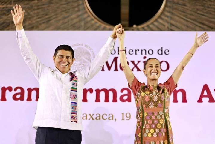 Sheinbaum va a Oaxaca y rinde cuentas ante 40 mil personas