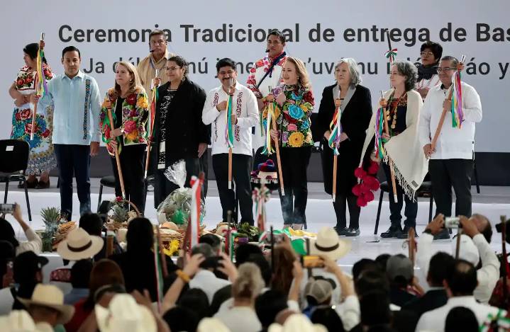 Nueva Corte ‘del pueblo’ recibe bastón de mando con ceremonias indígenas