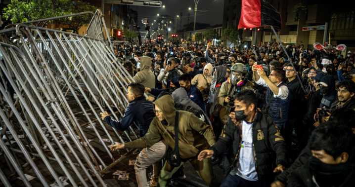 Enfrentamientos entre manifestantes y la Policía Nacional en la "Marcha de la Generación Z" en Lima