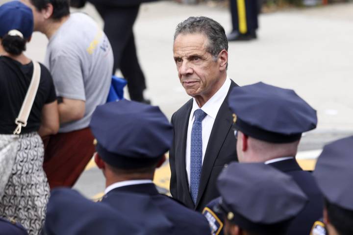 El candidato alcaldía Nueva York Cuomo elogia a Adams por retirarse de la reelección