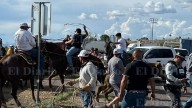 Tráiler con ganado vuelca en la federal 45; mueren 30 reses