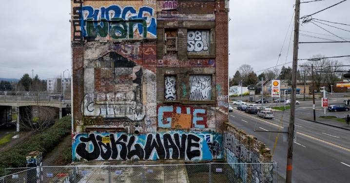 Gordon’s Fireplace Building, Symbol of Portland Blight, Again Headed for Auction