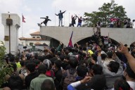 Policía dispara contra manifestantes en Nepal; mueren 17 personas