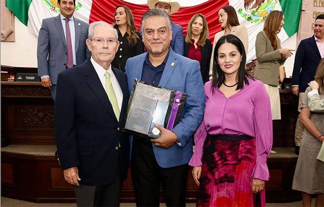 Creador del Himno Coahuilense recibe reconocimiento del Congreso del Estado