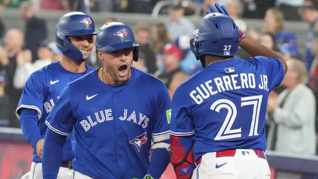 Blue Jays beat Rays to clinch first AL East title since 2015