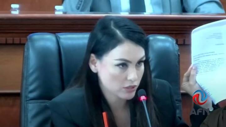 Exige Gilvaja la comparecencia de la titular de Educación, Morena vota en contra
