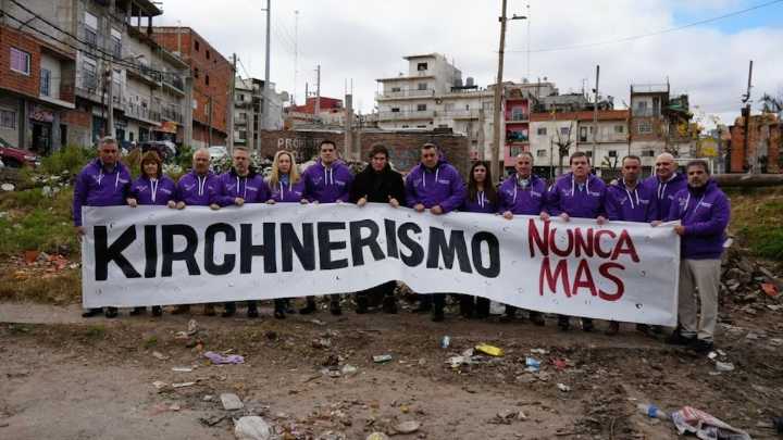 Cierre de campaña libertario: Militantes se enfrentaron a las afueras del club donde hablará Javier Milei
