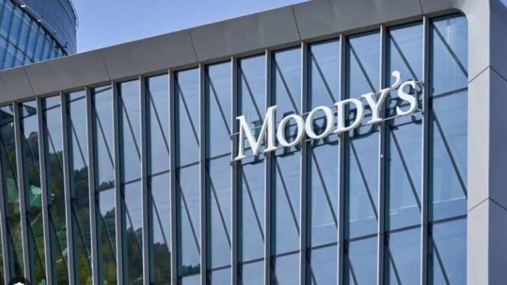 Moody’s advierte riesgos por pensiones no contributivas