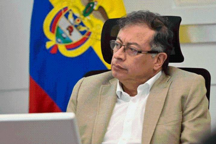 Petro desata polémica al defender alza en la gasolina: “El pobre casi no usa gasolina”