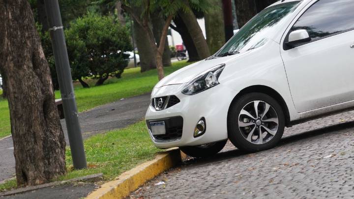 Estacionamiento: en qué calles ya no se podrá dejar el auto en 45° desde esta semana