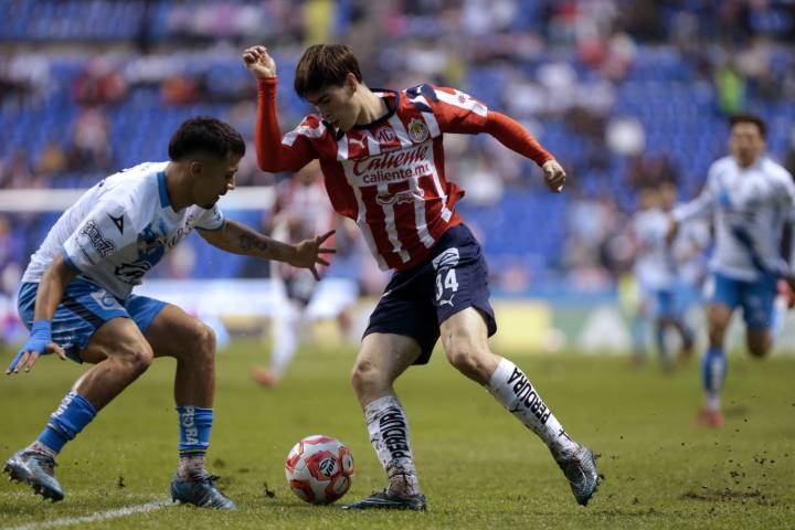 Después de un caótico clima, Chivas se lleva la victoria ante el Puebla