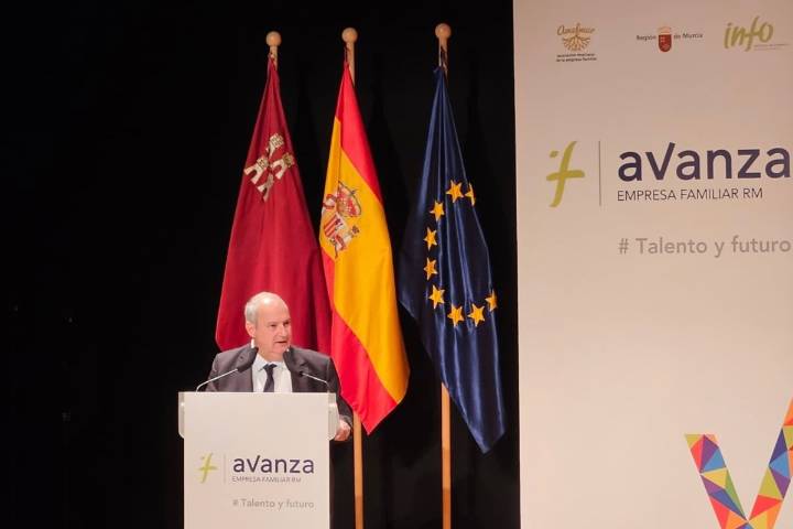 El Gobierno dará ayudas de 15 millones a empresas de Castilla-La Mancha para hacer baterías de coches